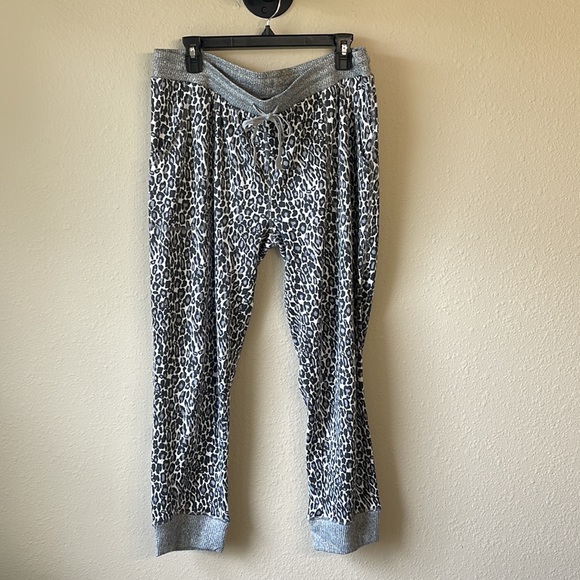 NWT Splendid Gray Leopard Hacci Pullover Jogger Pajama Set Size X-Large - Picture 8 of 14